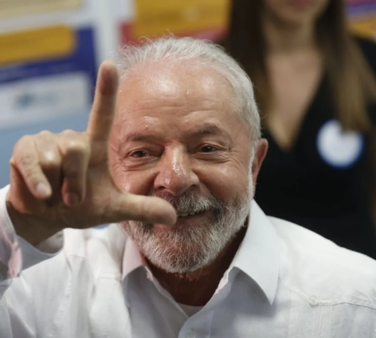 Latino aborda polêmica sobre o gesto "Faz o L" e reivindica autoria; SAIBA TUDO