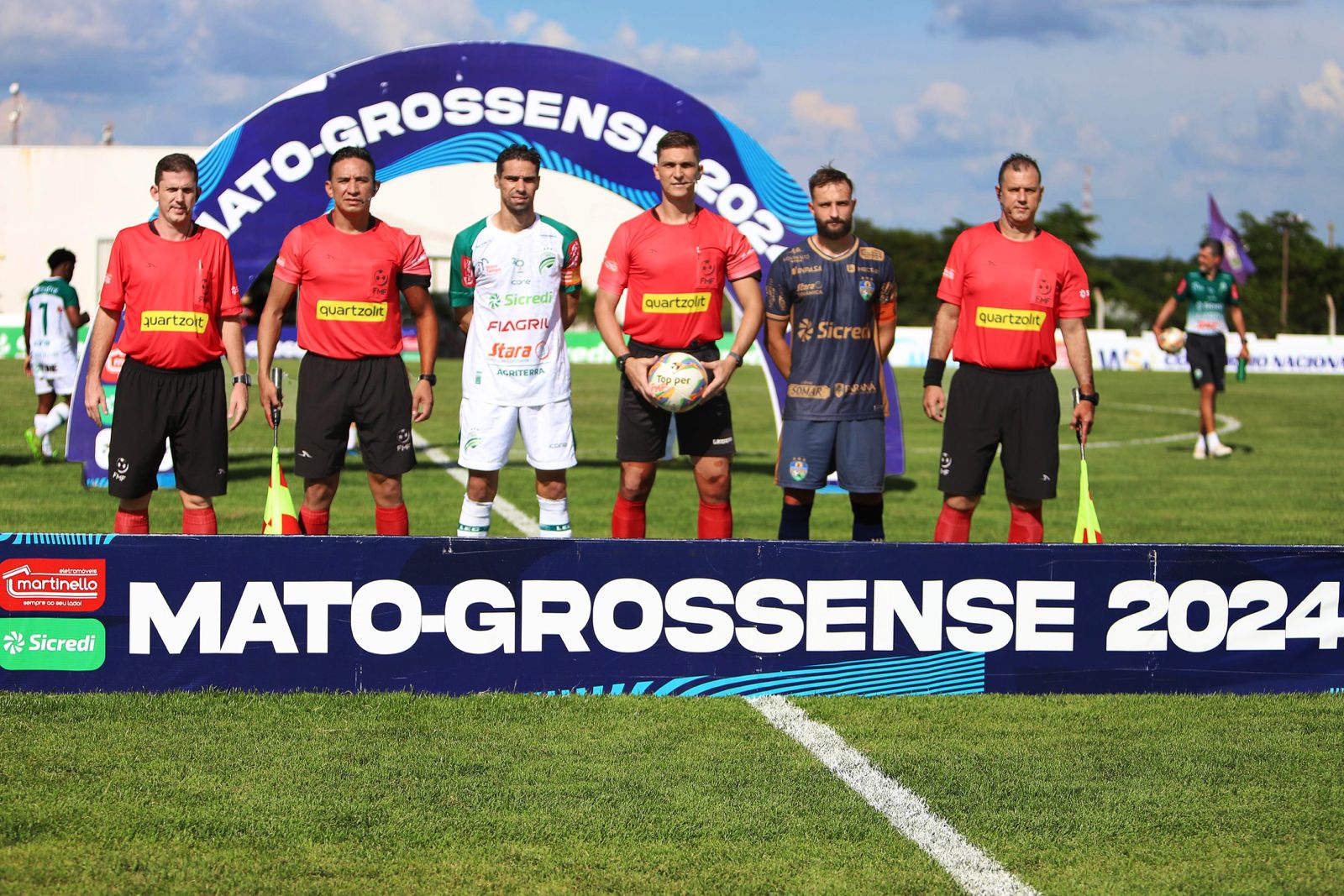 Neste sábado (09), Luverdense e Nova Mutum disputam uma vaga na semifinal do Mato-Grossense. Com União e Cuiabá já classificados, a partida define o próximo adversário. O histórico favorece o Nova Mutum, mas o Luverdense busca a reviravolta. Empate leva a disputa para os pênaltis. Transmitido pela TV Centro América às 15:30.