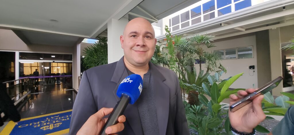 Abílio cutuca Botelho sobre Operação Tapa-Buraco: “R$ 15 milhões não dá para nada?”