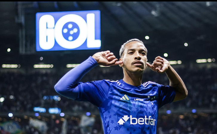 Matheus Pereira comemora o primeiro gol do Cruzeiro