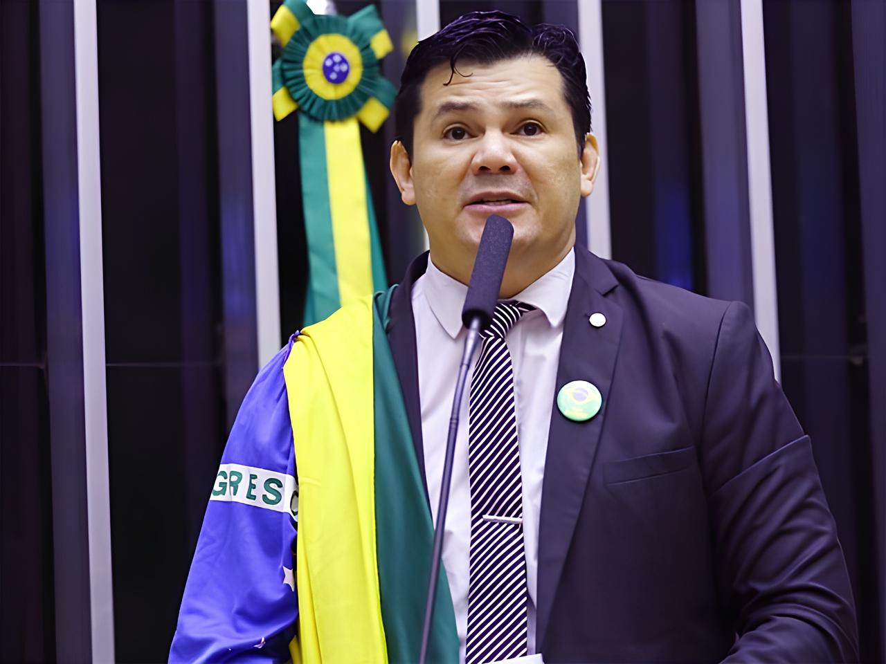Deputado Gilvan da Federal desafia senador Marcos do Val para luta