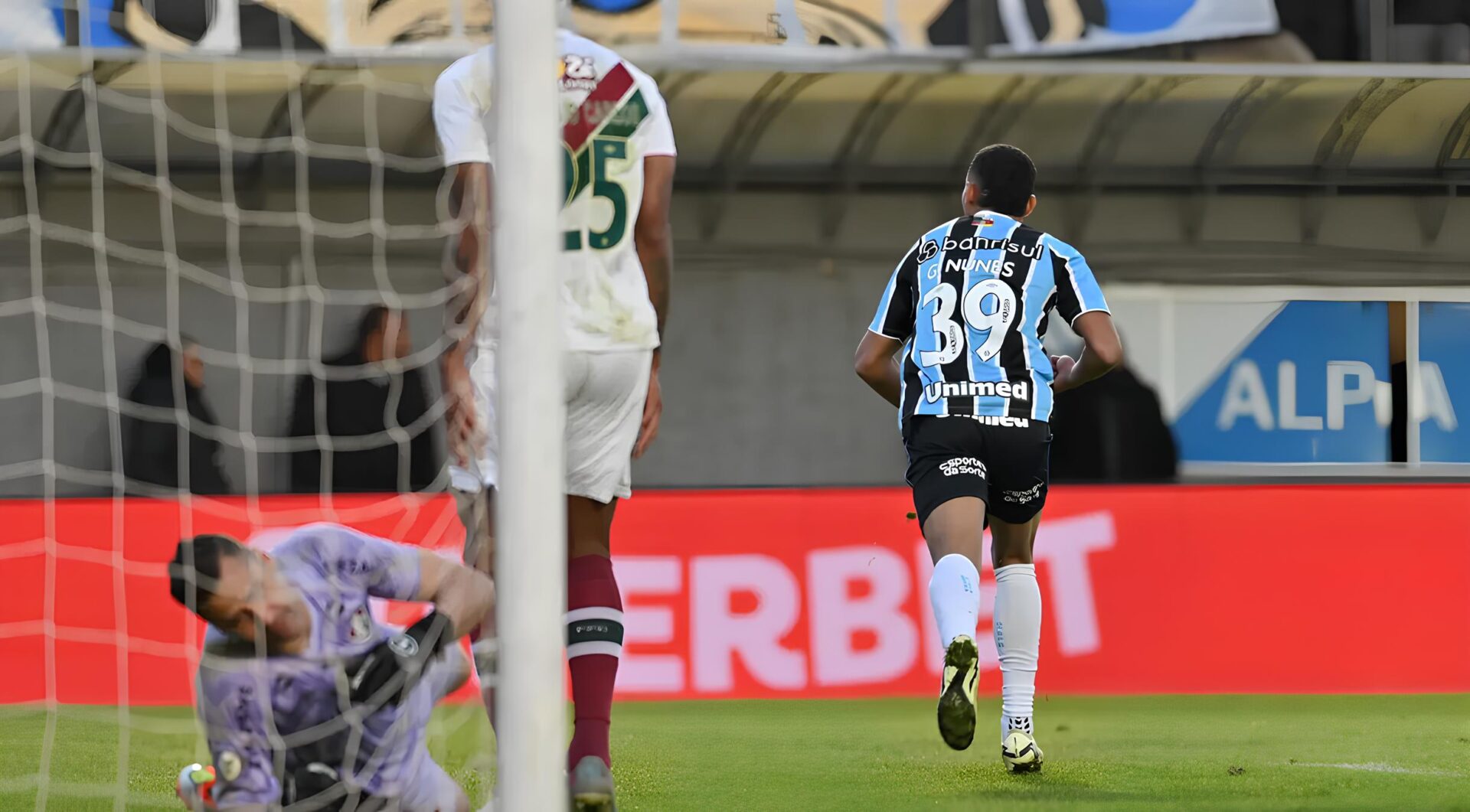 Gustavo Nunes foi o autor do gol da vitória do Grêmio