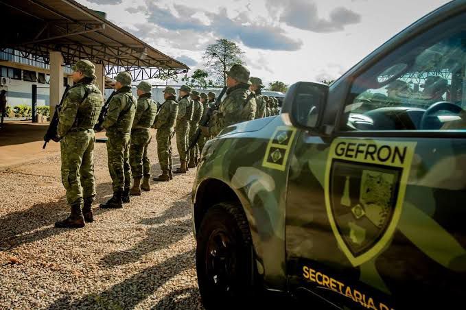 Gefron realiza apreensão de 150kg de drogas com logo do Pablo Escobar; veja vídeo