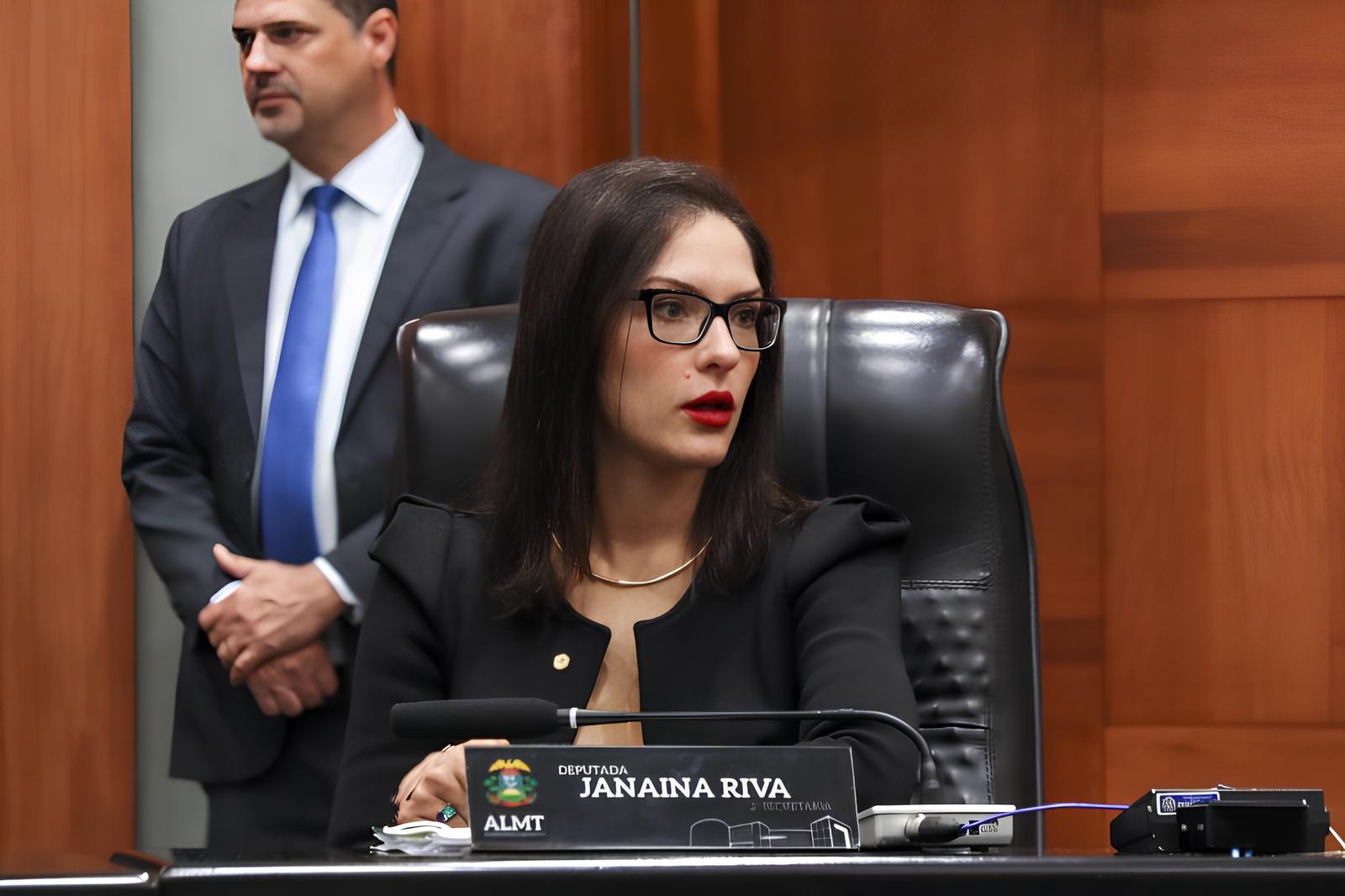 Janaina Riva detonou deputado Lúdio Cabral após confusão em plenário.