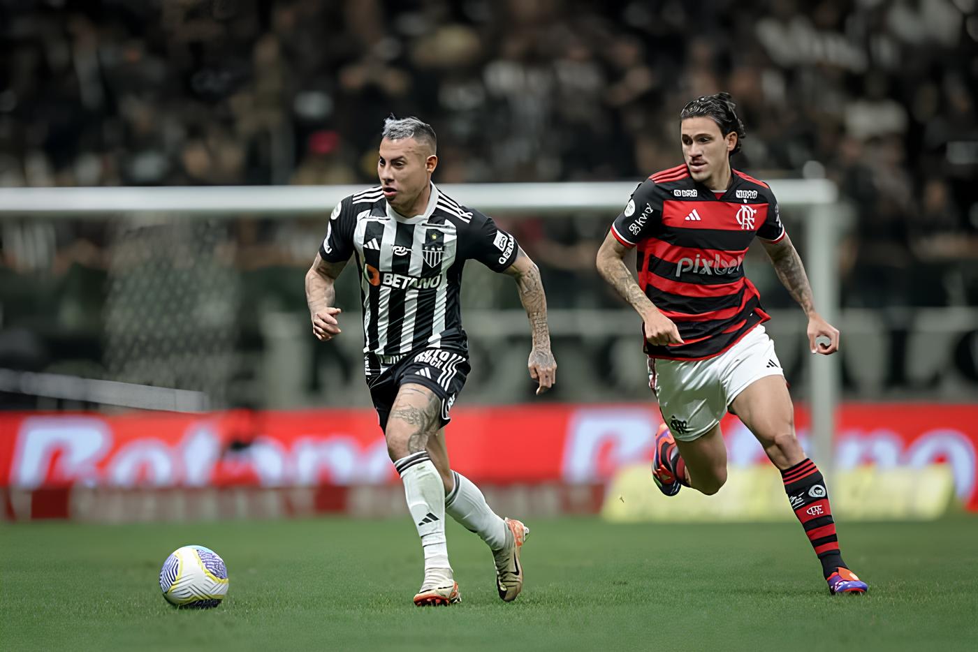 Flamengo vence Atlético-MG fora de casa e mantém liderança no Brasileirão