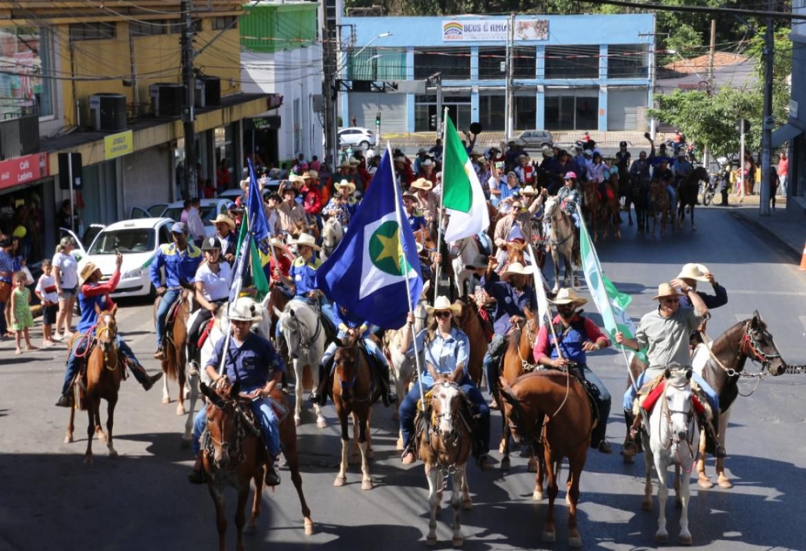 Expoagro 2024 é inaugurada com Cavalgada histórica e delícias da Queima do Alho neste sábado