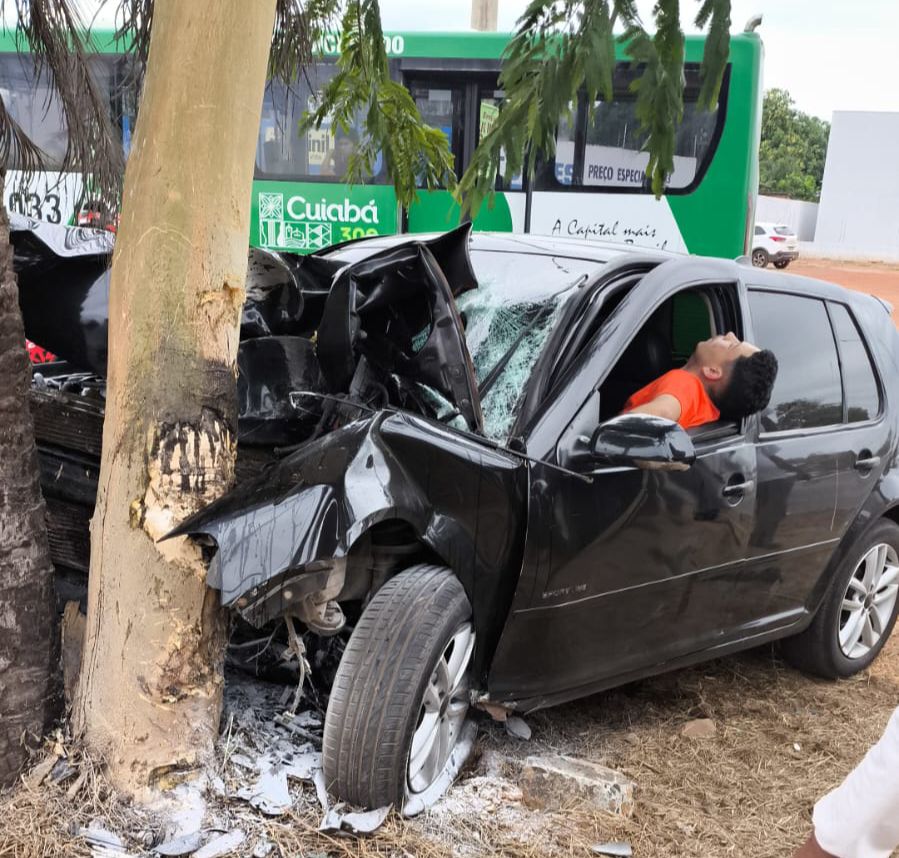 Acidente na Avenida das Torres deixa motorista ferido em Cuiabá; veja vídeo