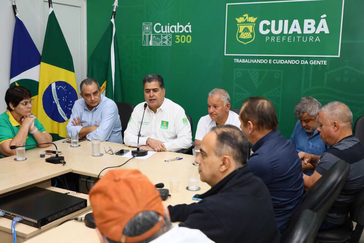 Emanuel Pinheiro anuncia medidas para auxiliar trabalhadores do Shopping Popular