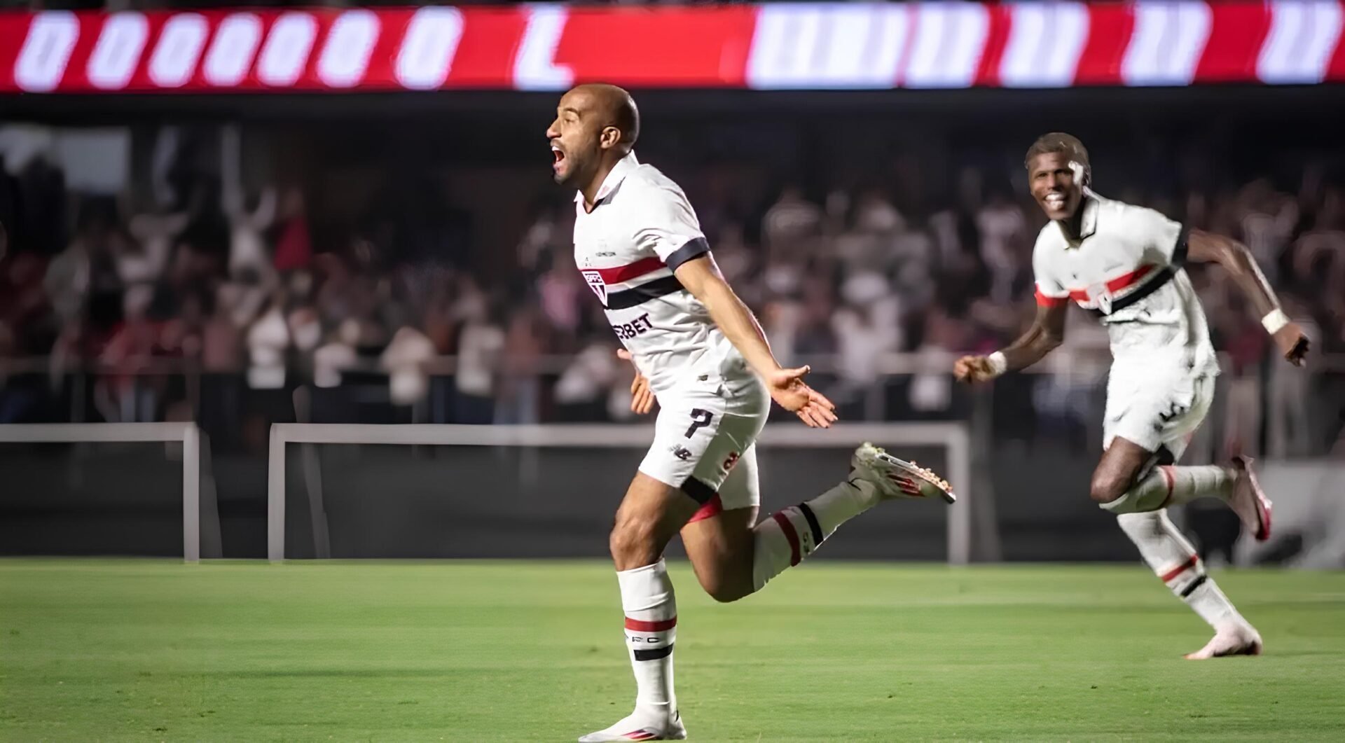 Lucas Moura fez o gol da vitória do São Paulo diante do Grêmio