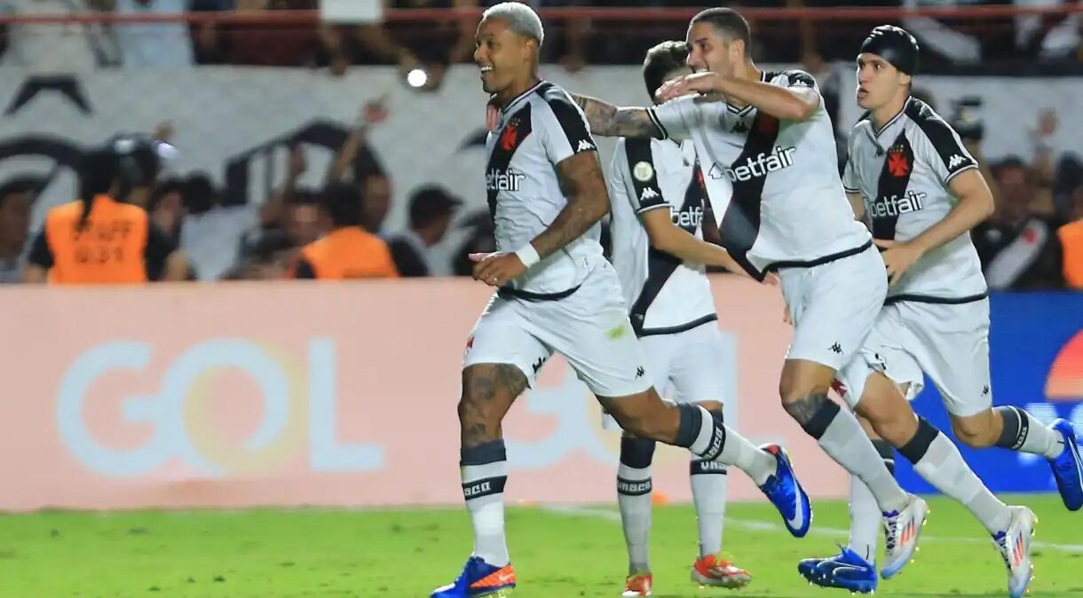 David comemora gol do Vasco sobre o Atlético-GO