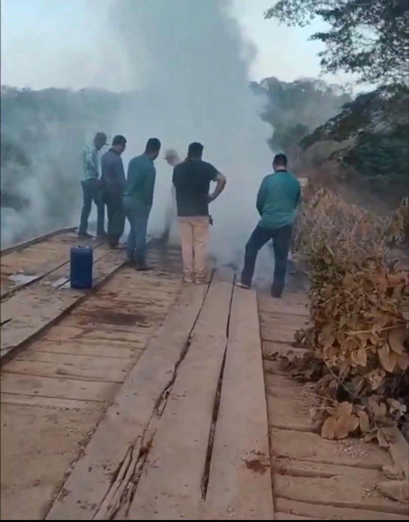 Incêndio Criminoso Destrói Ponte de Madeira na MT-183 em Juína