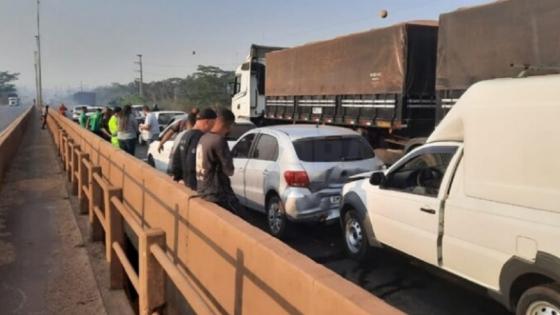 Colisão entre seis veículos deixa BR-364 parcialmente bloqueada