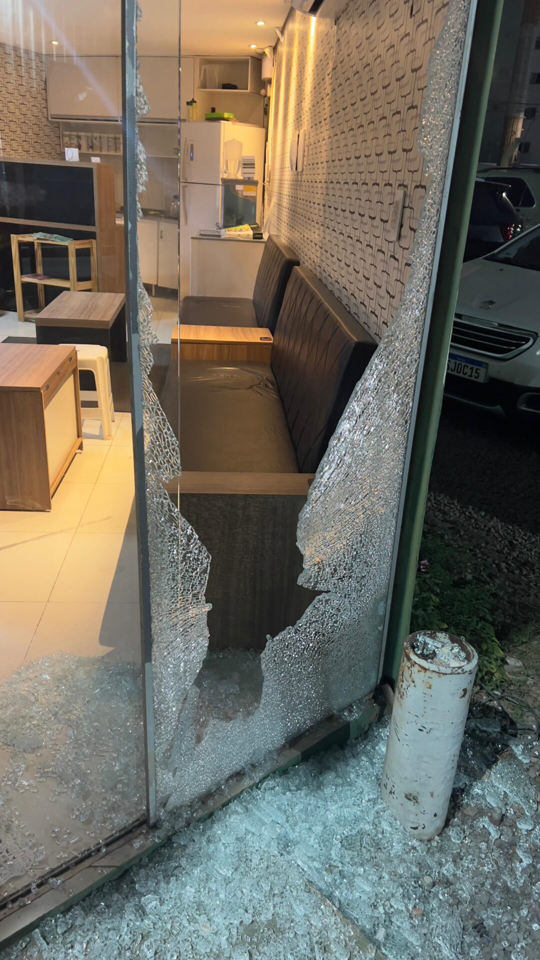 criminoso invade loja no estacionamento da Smart Fit Três Américas