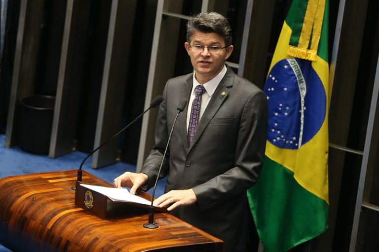 Deputado José Medeiros Revela Diagnóstico de Parkinson Durante Sessão na CCJ
