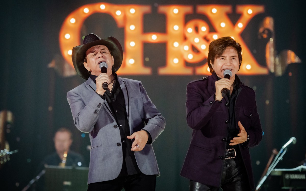 Chitãozinho & Xororó enfrentam problema técnico no início da última noite de shows