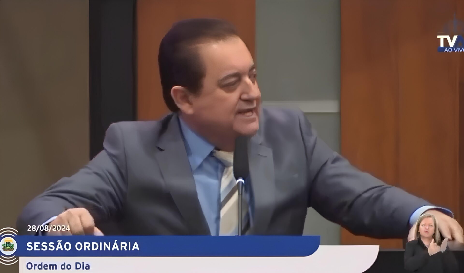 Deputado pressiona parlamentares sobre voto em projeto de enfermeiros