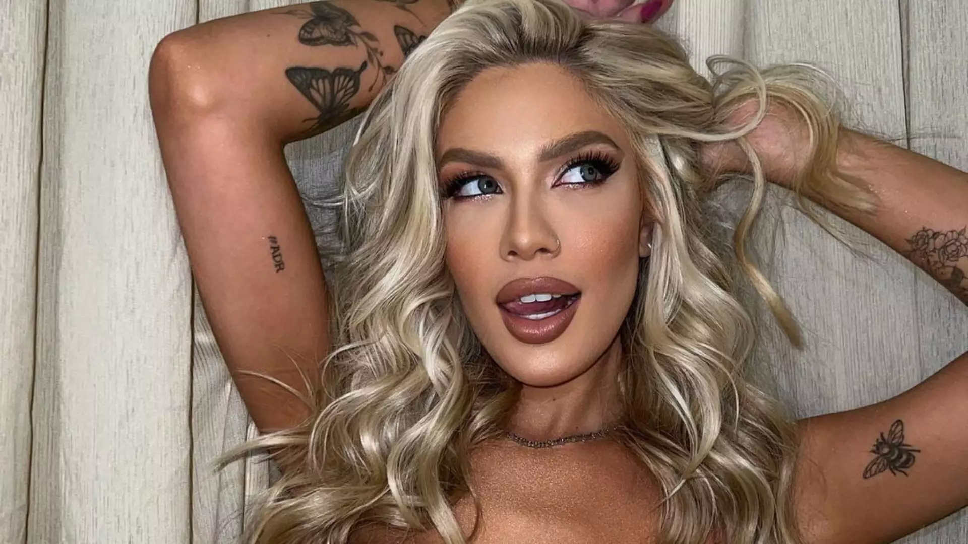 Karoline Lima remove tatuagem de agência de Rezende; entenda a polêmica