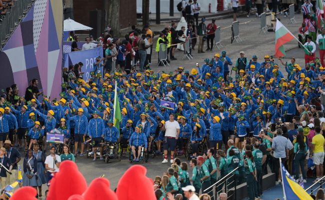 Delegação brasileira encanta na abertura dos jogos paralímpicos em Paris; VEJA FOTO
