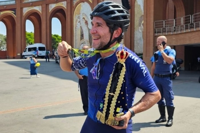 Cantor Daniel conclui romaria de 300 km até o santuário de Aparecida; VEJA FOTOS
