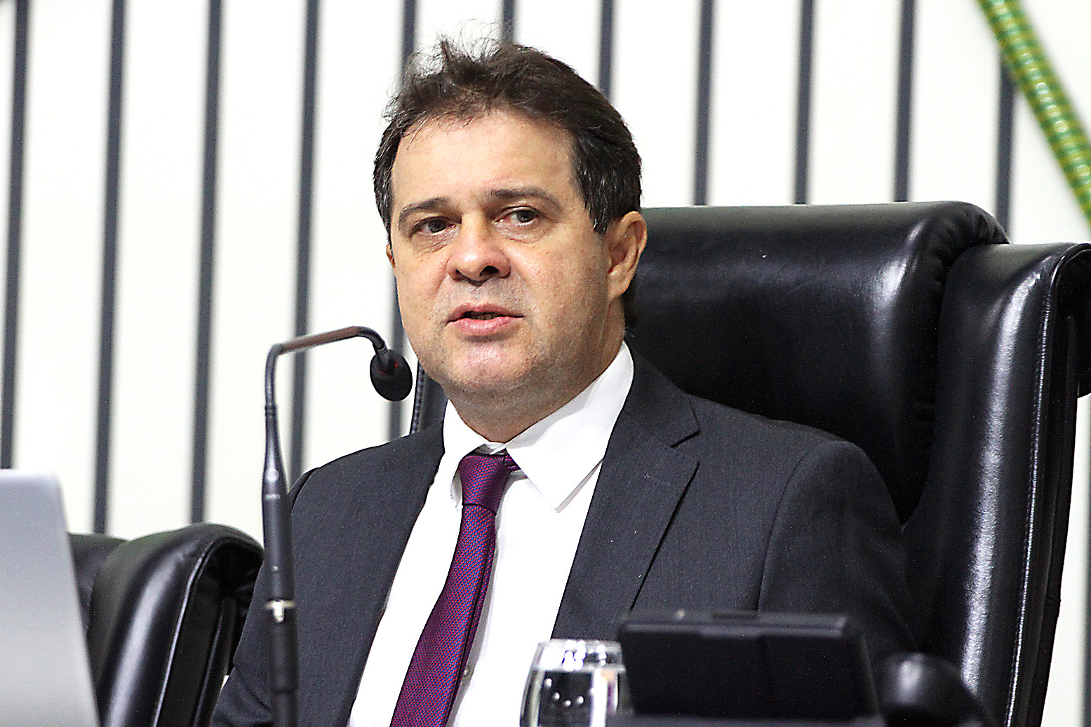 Evandro Leitão, candidato do PT, é alvo de ovadas em Fortaleza durante campanha