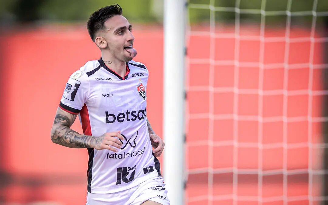 Com gol de Gustavo Mosquito, Vitória vence Juventude e deixa a zona de perigo