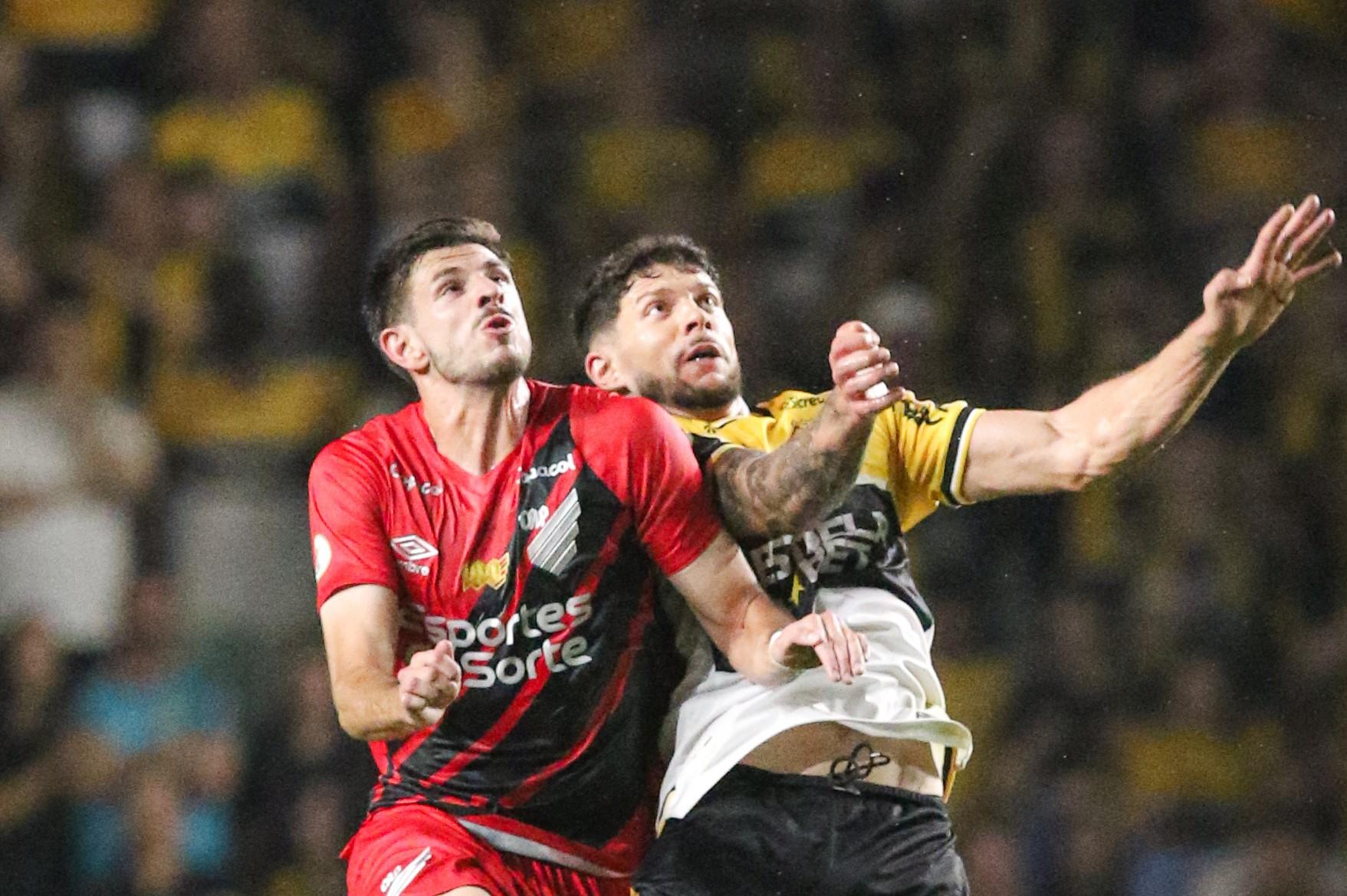 Criciúma pressiona, mas empata sem gols com o Athletico-PR
