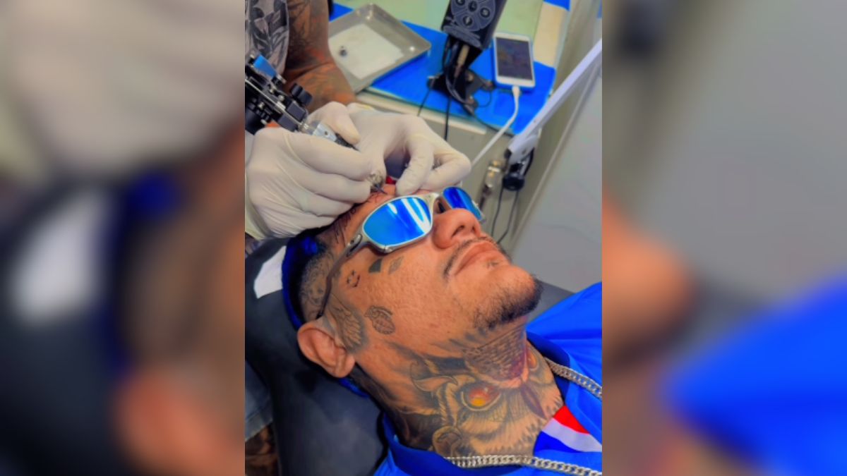 Torcedor tatua assinatura de Marcelo Paz no rosto após vitória do Fortaleza