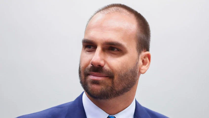Eduardo Bolsonaro visita Cáceres e declara apoio à chapa de Francis da Cometa