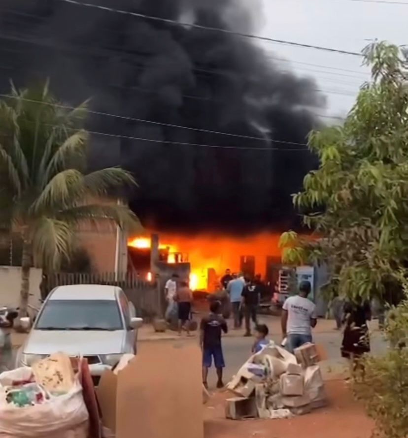 Incêndio destrói oficina mecânica no Jardim Tropical e causa danos materiais