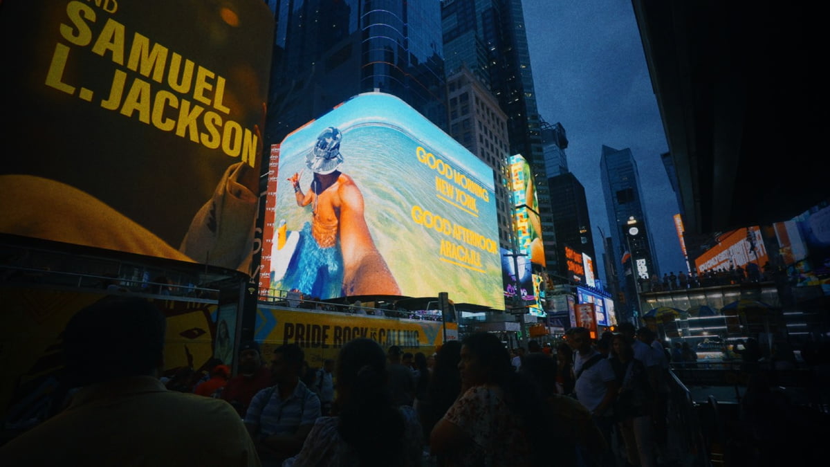 Skol comemora 60 anos da marca no Brasil com homenagem na Times Square; SAIBA TUDO