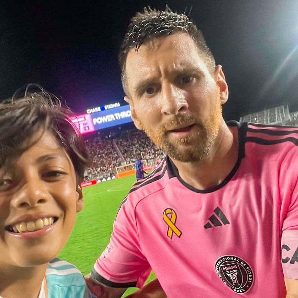 Luciano consegue tirar selfie com Messi momentos antes de ser detido pela segurança