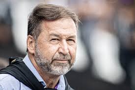 Presidente do Corinthians e amigos sofrem tentativa de roubo em praia do Rio de Janeiro