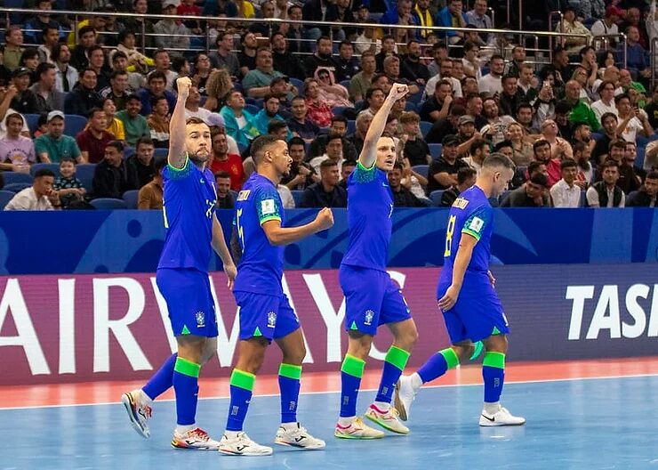 Brasil assegura vaga na final da Copa do Mundo de Futsal após 12 anos