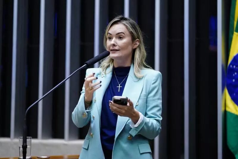 Deputada Júlia Zanatta exige explicações sobre repasse de R$ 315 milhões a ONGs