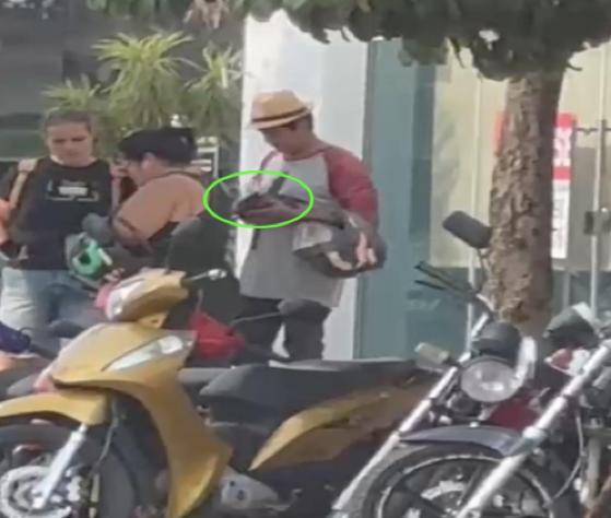 Vídeos mostram cabos eleitorais contando dinheiro em "escritório paralelo" de Roberto Dorner