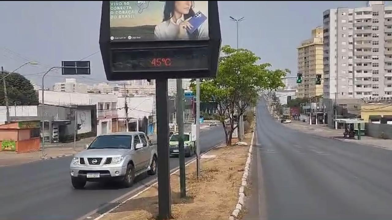 Calor intenso desafia eleitores em Cuiabá no dia de votação