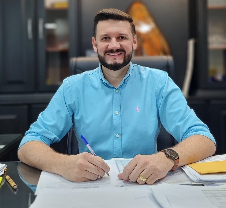 Prefeito reeleito de Brasnorte gera polêmica com declaração durante carreata