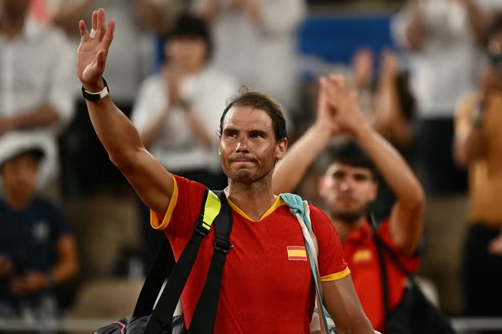 Rafael Nadal e Carlos Alcaraz após derrota nas quartas de final das duplas nas Olimpíadas de Paris 2024