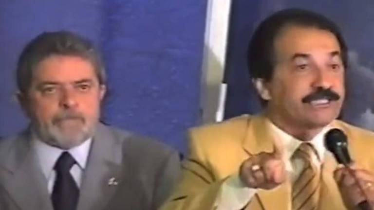Reprodução de vídeo registrado em 2002 em que o pastor Silas Malafaia aparece discursando em apoio ao então candidato Lula