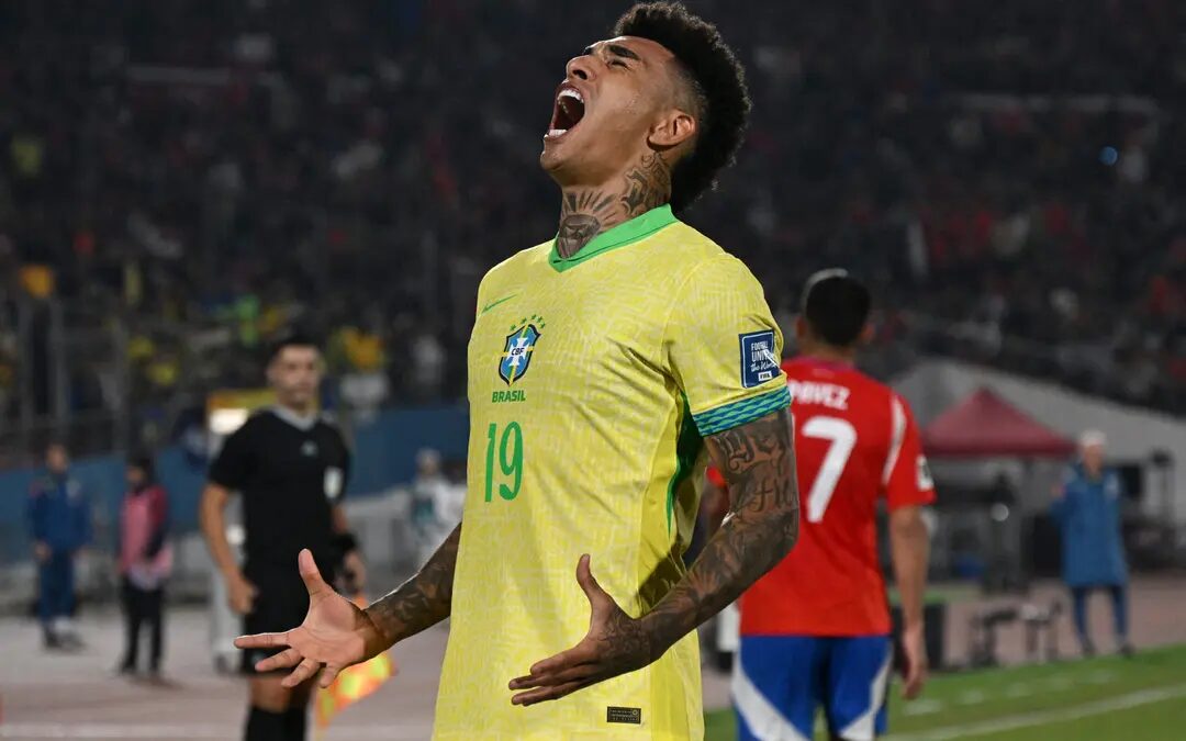 Igor Jesus comemora gol marcado no fim do primeiro tempo
