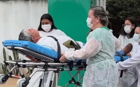 Prefeito finge desmaio para divulgar nova ambulância em MT;