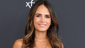 Jordana Brewster surpreende fãs ao falar português em vídeo; VEJA VÍDEO