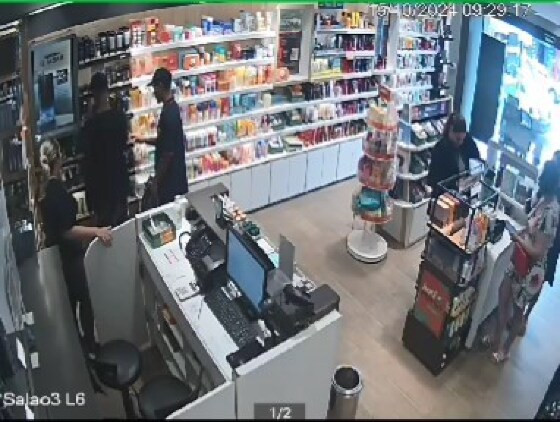 Câmera de segurança grava ação violenta de quadrilha que rouba lojas de perfumes em MT