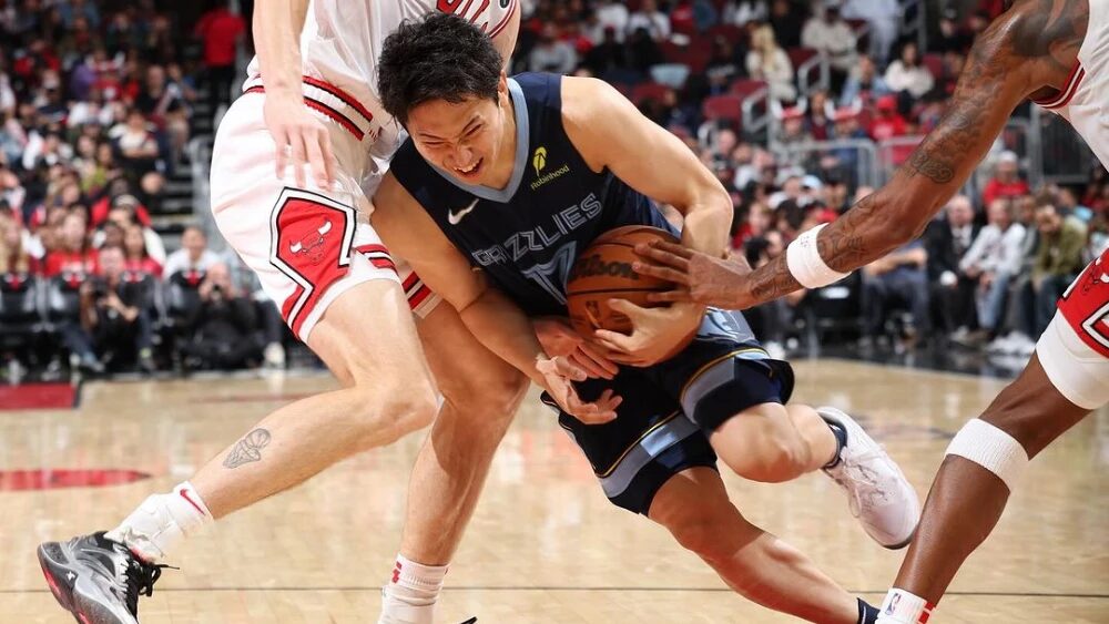Yuki Kawamura, armador japonês do Memphis Grizzlies, em jogo contra o Chicago Bulls, pela pré-temporada da NBA Yuki Kawamura, armador japonês do Memphis Grizzlies, em jogo contra o Chicago Bulls, pela pré-temporada da NBA