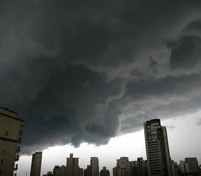 Defesa Civil alerta para temporal em SP e exige plano de contingência; VEJA VÍDEO