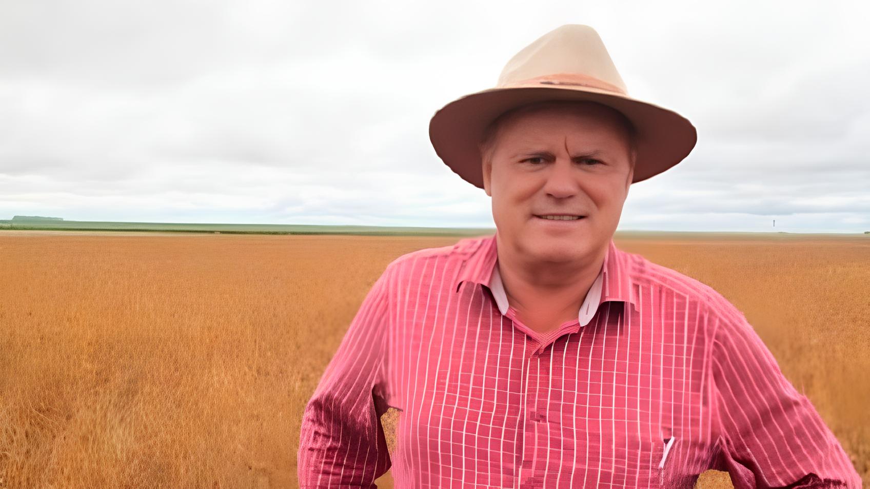 O bilionário Elusmar Maggi, uma das principais figuras do agronegócio brasileiro, declarou publicamente seu apoio ao candidato do PT à Prefeitura de Cuiabá, Lúdio Cabral. Em um vídeo divulgado nas redes sociais, Elusmar pede votos de forma entusiástica, o que gerou grande repercussão. Esse apoio inesperado levanta discussões sobre o impacto dessa aliança no cenário político local e na corrida eleitoral.