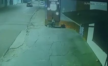 Ladrão se passa por cadeirante e rouba pet shop em Cuiabá; VEJA VÍDEO