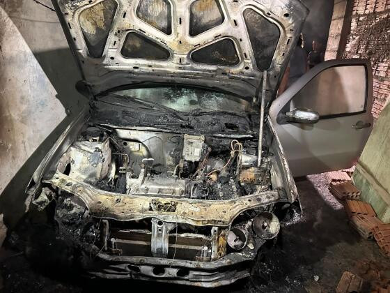 Idosa flagra traição no WhatsApp e põe fogo no carro do namorado em MT