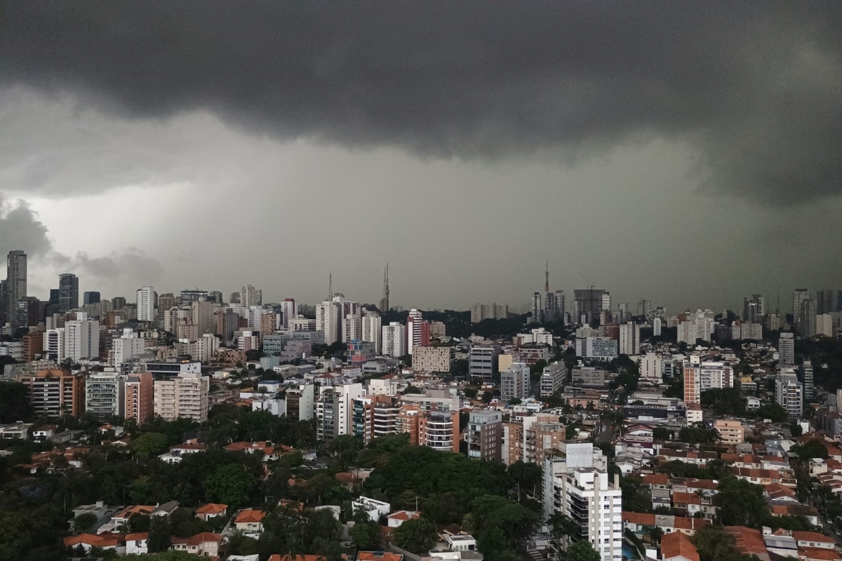 Inmet emite alerta laranja para chuvas intensas na região central do Brasil; SAIBA TUDO