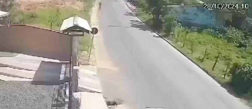 Ciclista sofre acidente grave em SC e tem trauma craniano com lesão ocular; VEJA VÍDEO